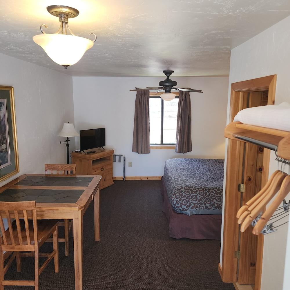 Canyon Motel photo 31