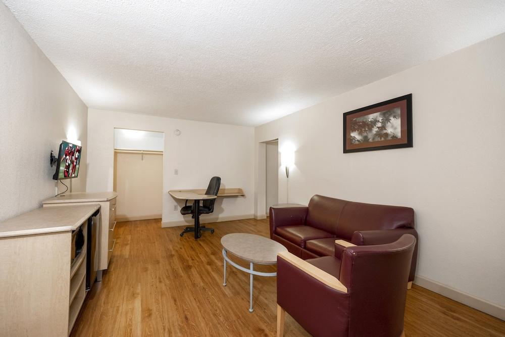 Quality Inn & Suites photo 11