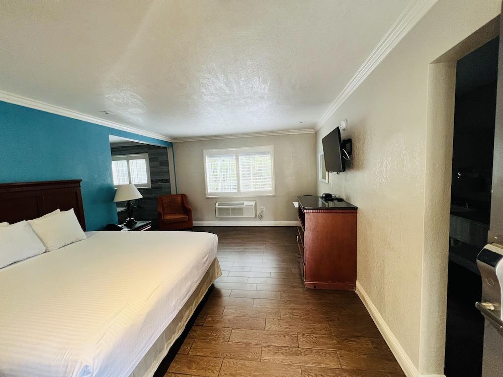 Casa Blanca Hotel - Orange photo 8