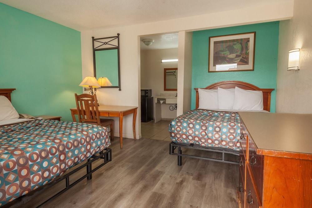 Vagabond Inn Hemet photo 9