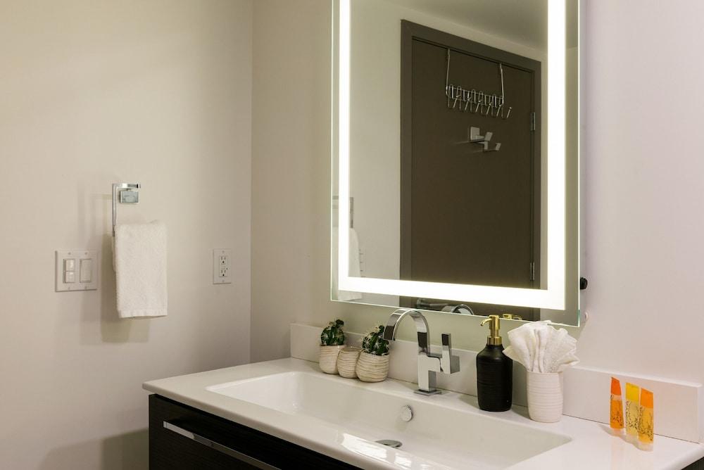 Abode Los Angeles - Downtown South Park photo 15