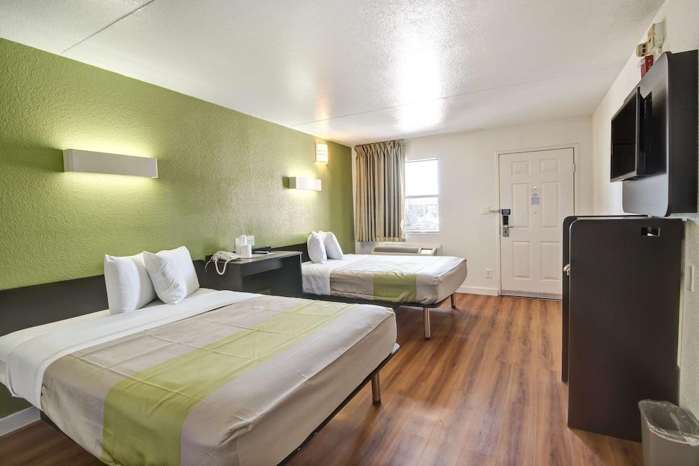 Motel 6 Dallas, TX - Forest Lane photo 5