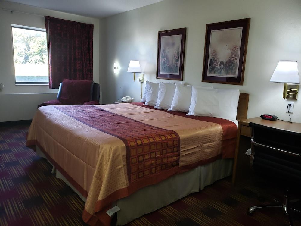 Americas Best Value Inn & Suites Harrisonville photo 61