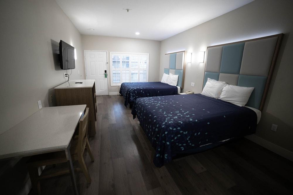 Mid City Inn and Suites photo 43