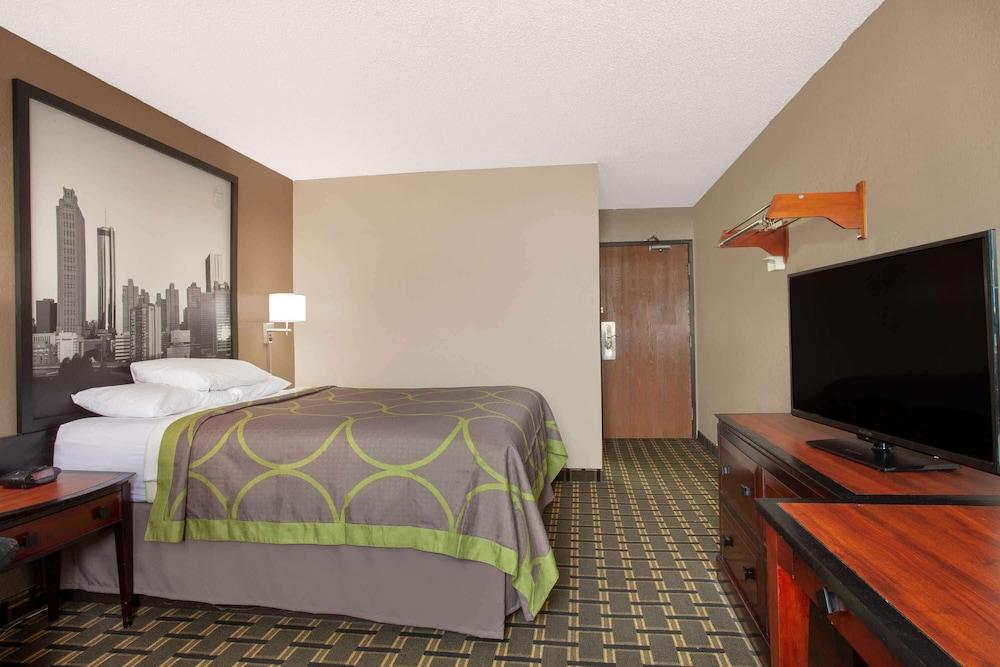 Super 8 by Wyndham Waycross GA photo 10