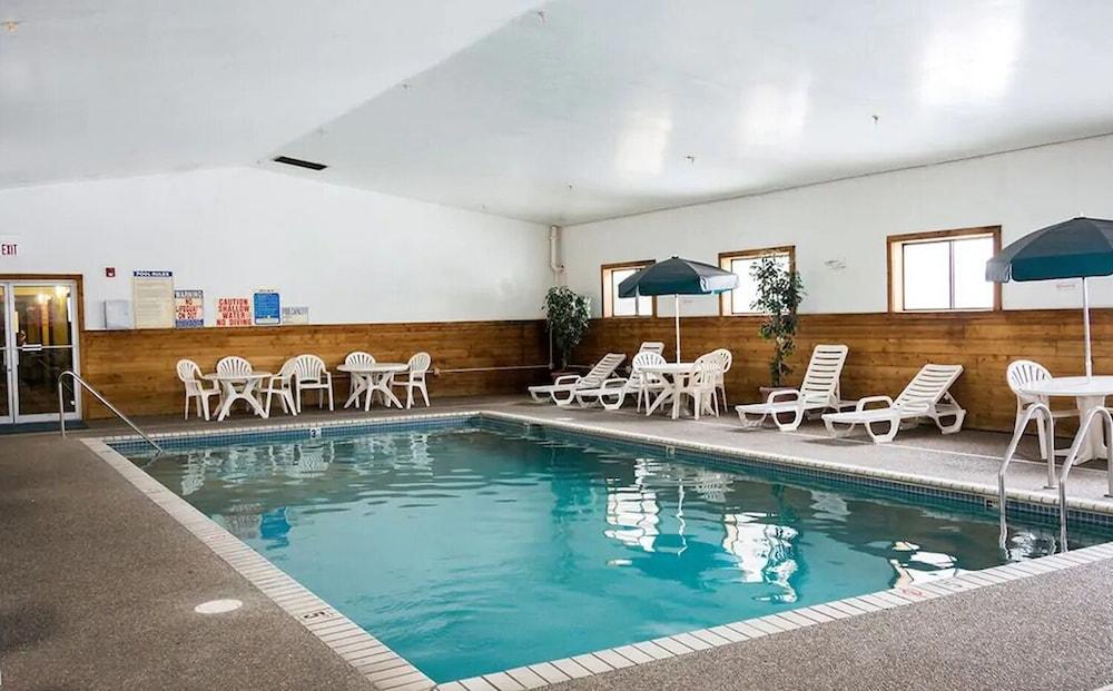 Norwood Inn and Suites - Minneapolis-St Paul Roseville photo 27