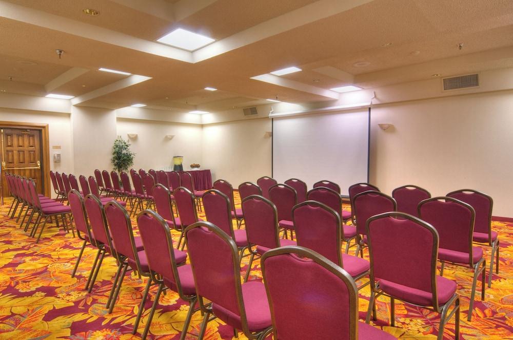MCM Elegante Suites Abilene photo 25