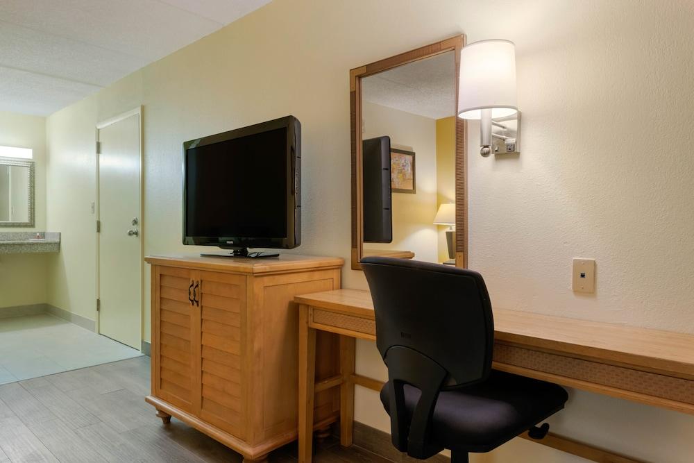 SureStay by Best Western Jacksonville Airport photo 27