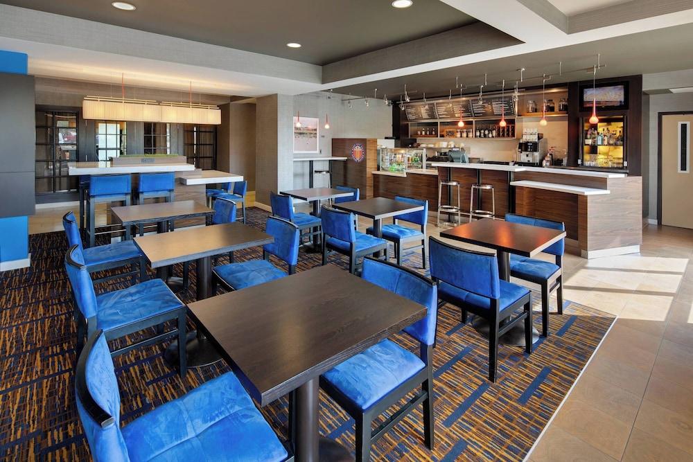 Courtyard by Marriott Grand Rapids Airport photo 32