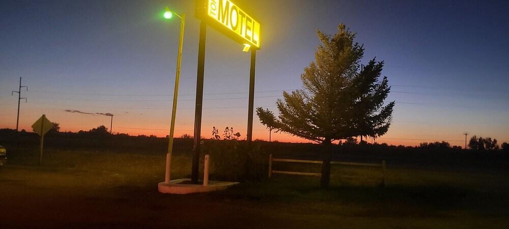 Tops Motel photo 24