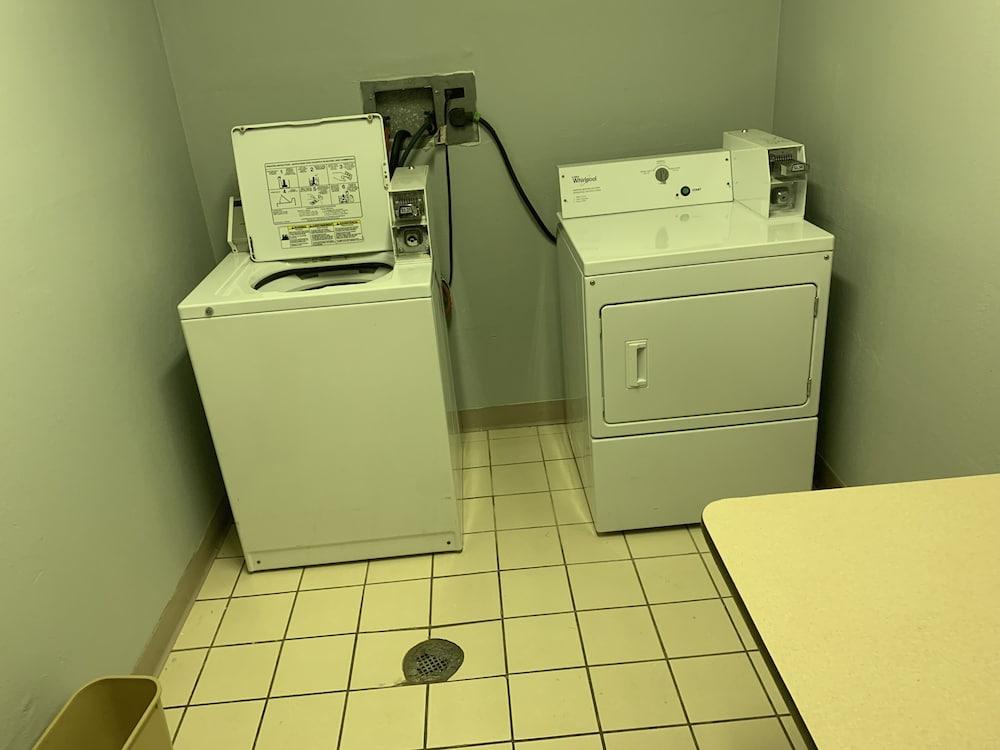 Hotel 7 Inn Anna photo 15