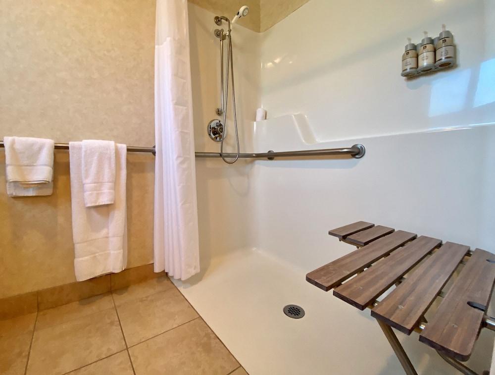 Cousins Country Inn photo 54