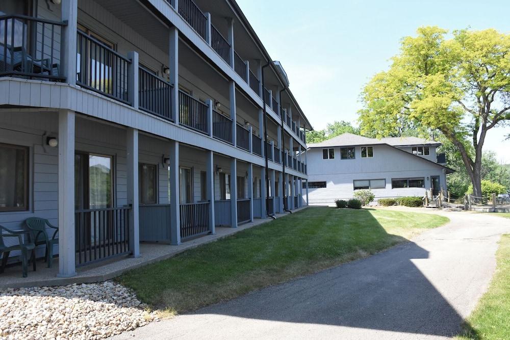 Paddle Wheel Inn photo 45