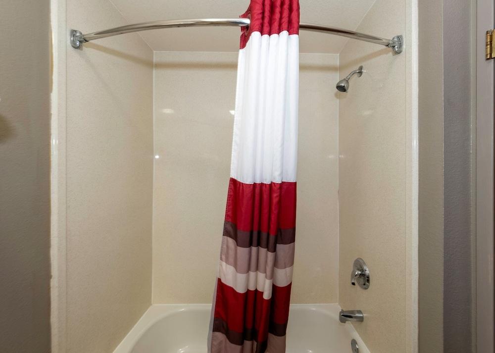 Red Roof Inn Atlanta Southeast - Stockbridge photo 47