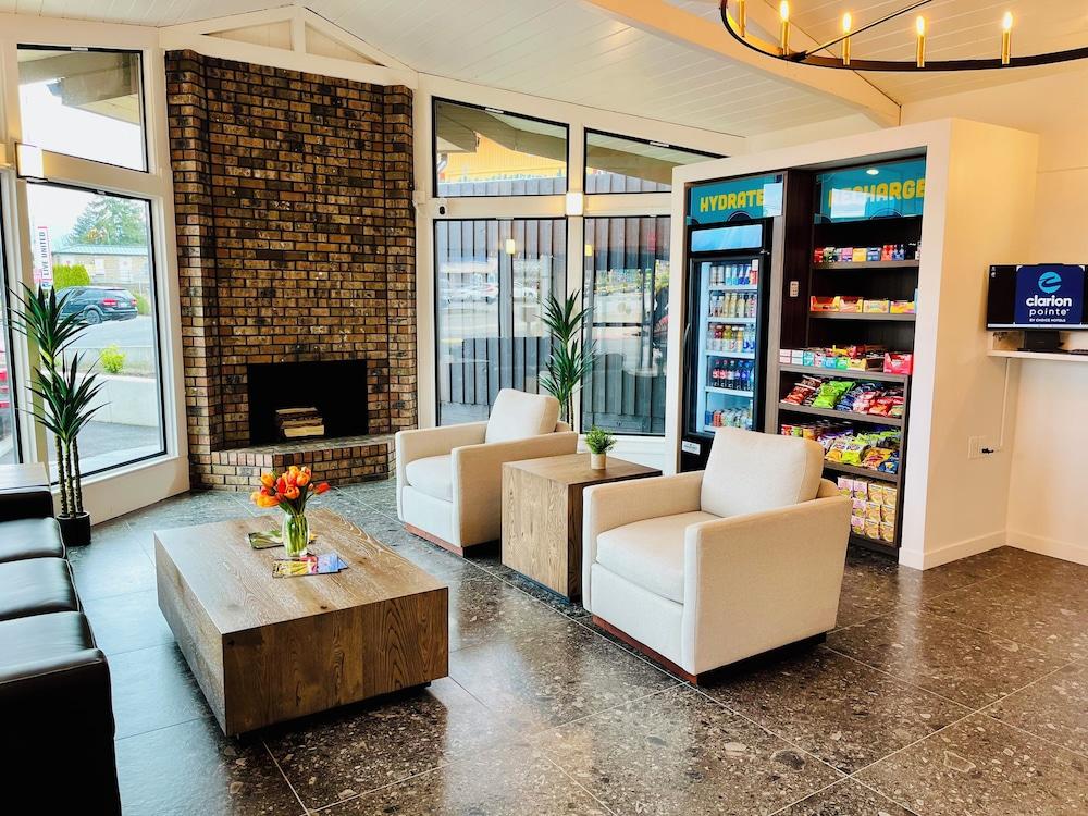 Clarion Pointe Mount Vernon - Burlington photo 20