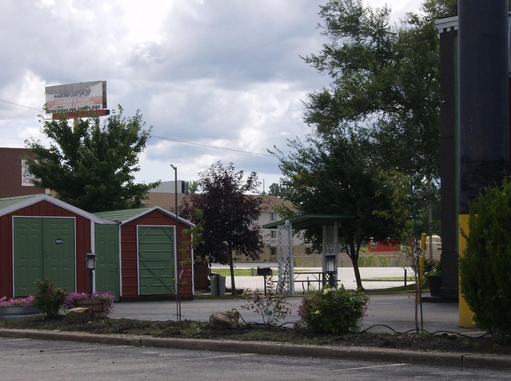 Days Inn & Suites by Wyndham Terre Haute photo 19