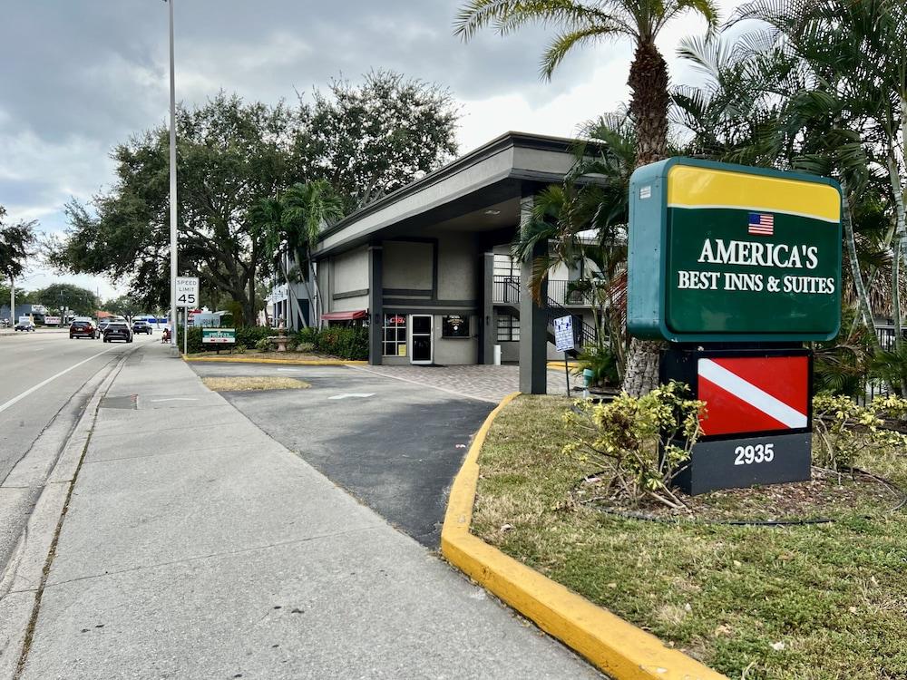 Americas Best Inn and Suites Fort Lauderdale North photo 1