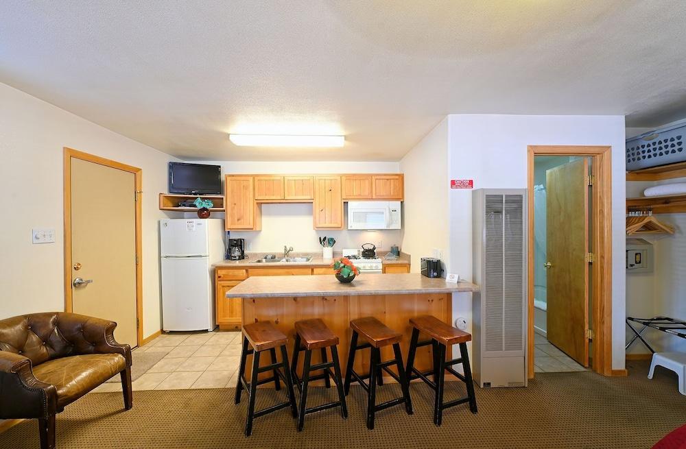 Thunderbird Lodge photo 6