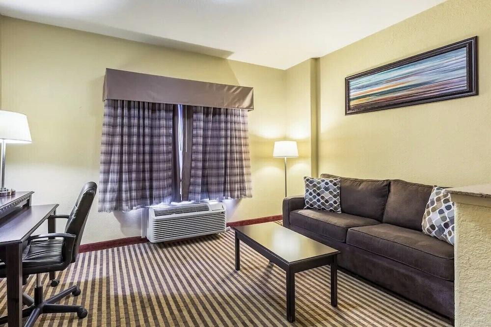 CasaBlanca Inn & Suites Houston photo 12