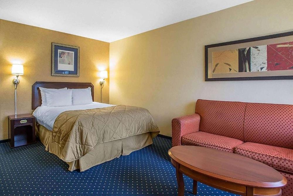 Howard Johnson by Wyndham Merrillville photo 24
