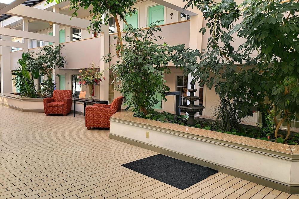 Greeneville Inn and Suites photo 4