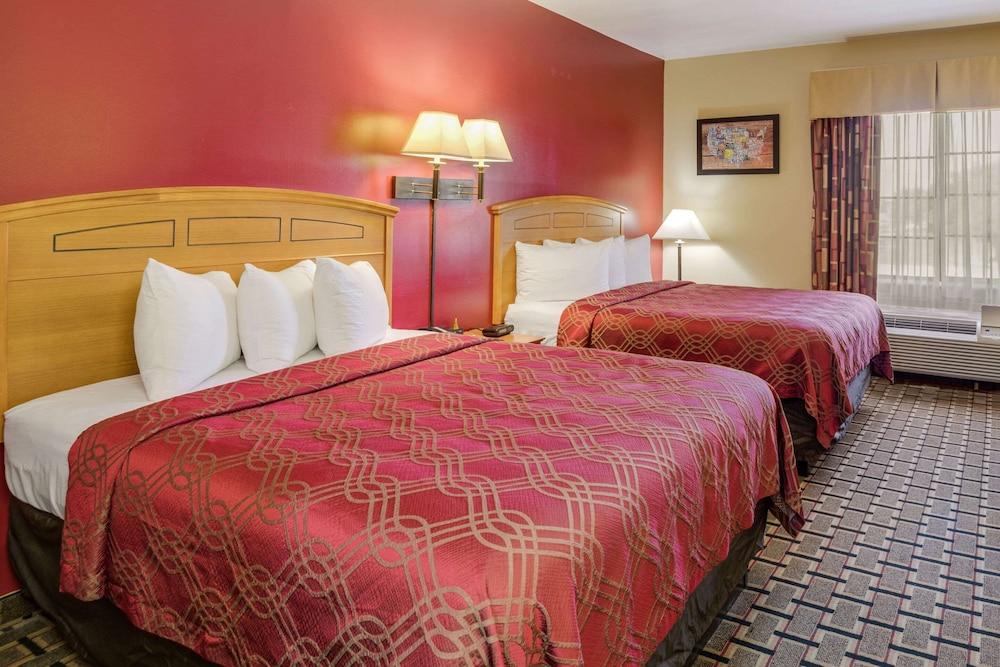 Econo Lodge Lubbock I-27 photo 23
