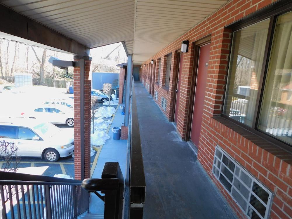 Mounts Motel photo 5