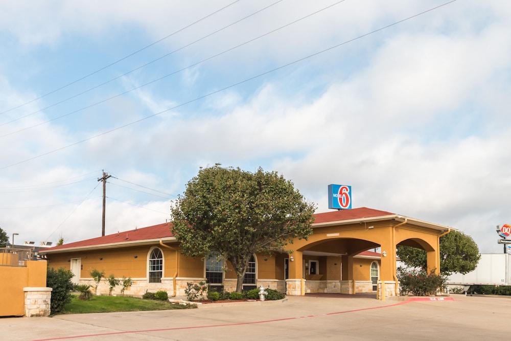 Motel 6 Alvarado, TX photo 27