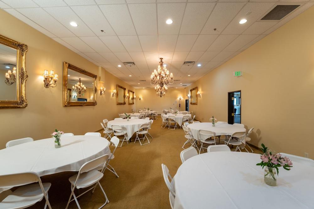 Silverland Inn and Suites photo 19