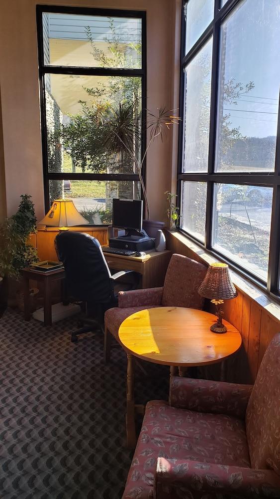 Americourt Hotel photo 39