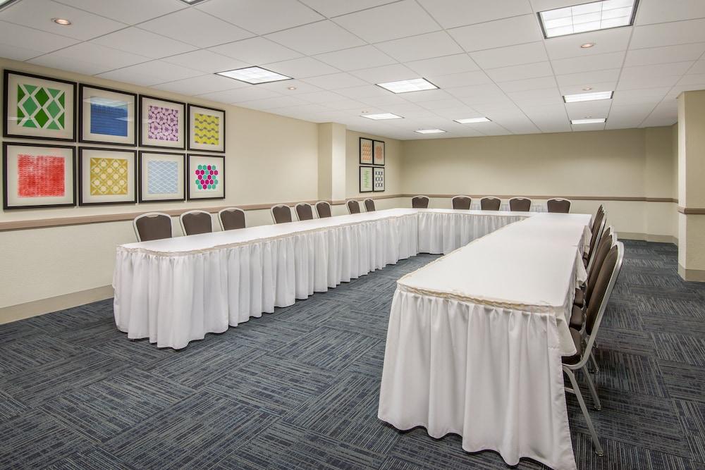 HI Express El Paso Downtown by IHG photo 3