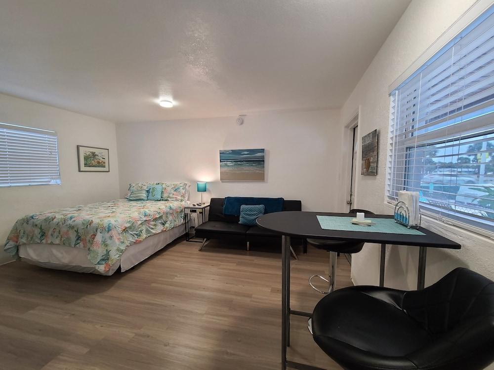 Sun Island Motel photo 87