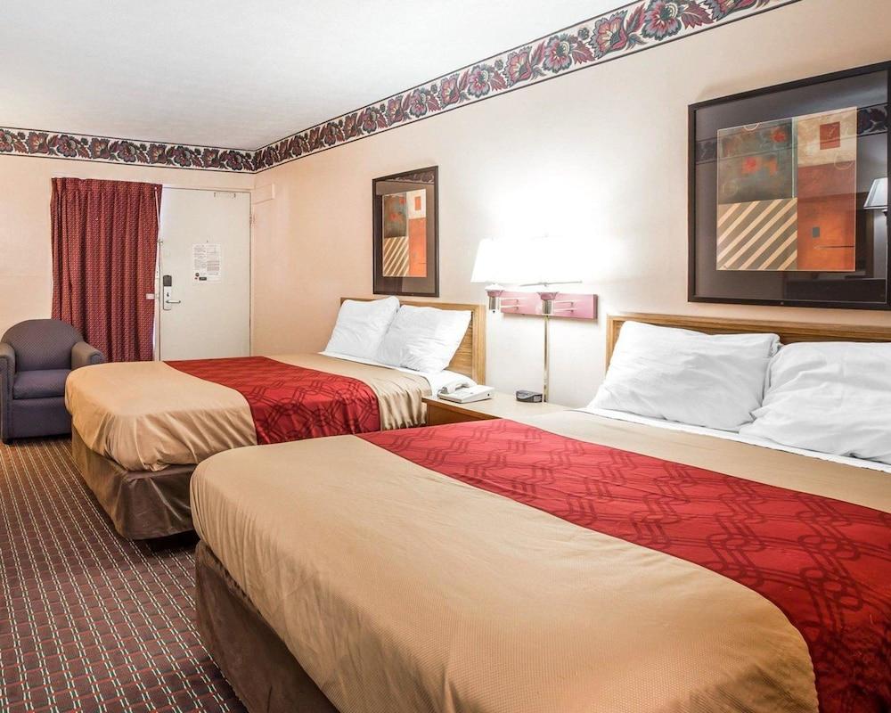 Econo Lodge McDonough South photo 10