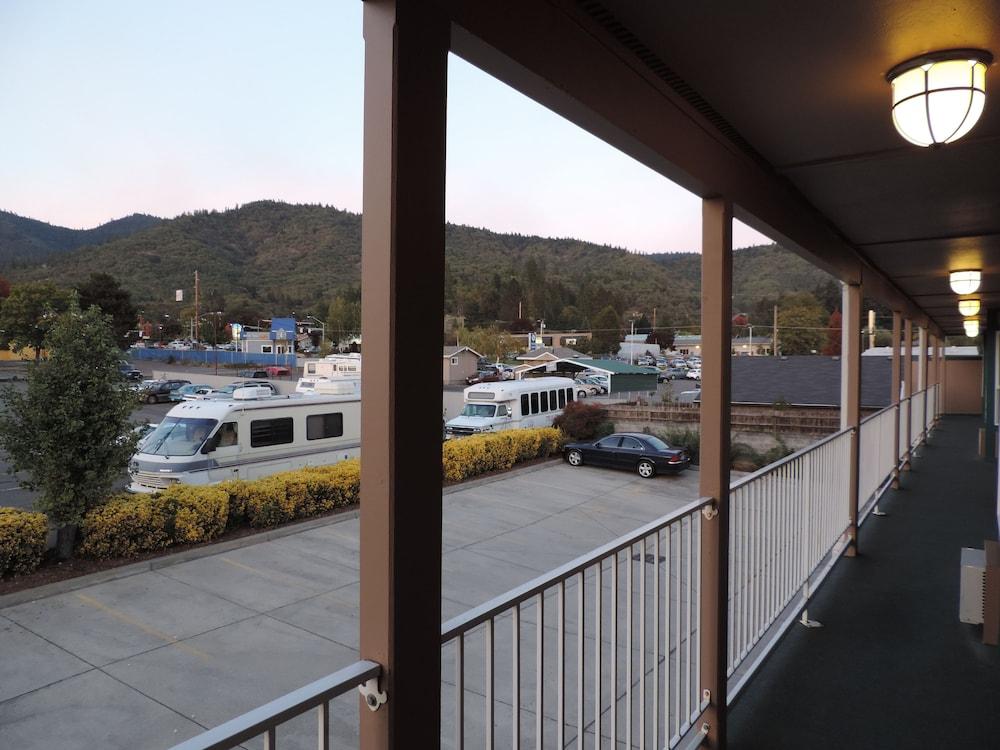 Sweet Breeze Inn photo 27