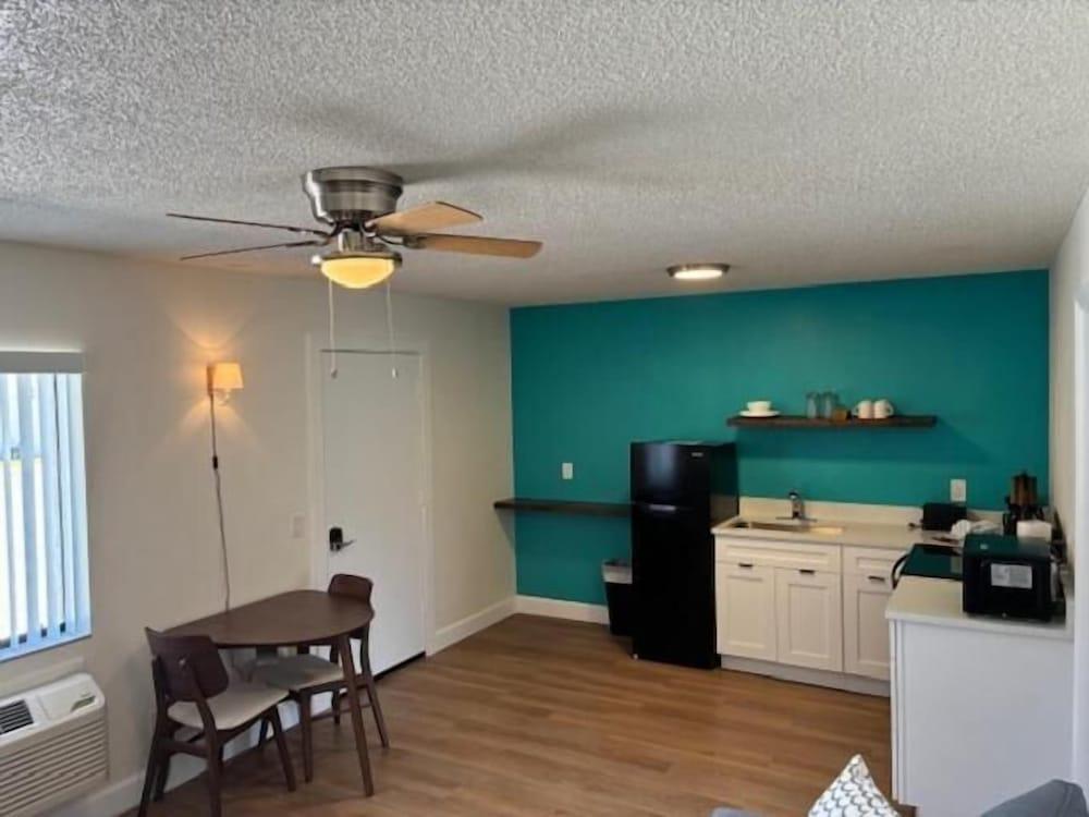 Sea Breeze Inn photo 13