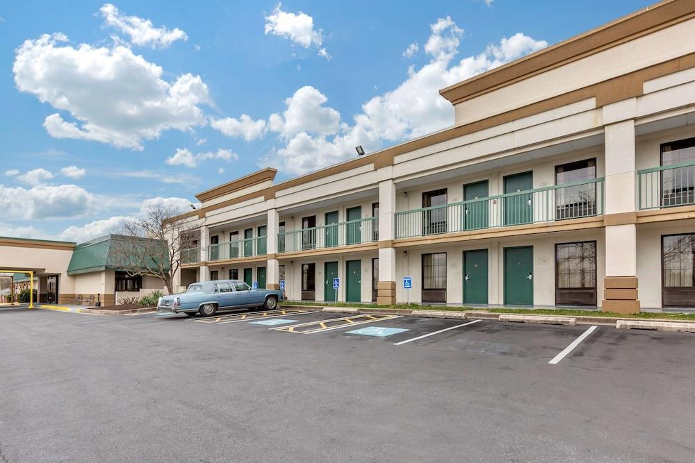Quality Inn Windsor Mill - Baltimore photo 44