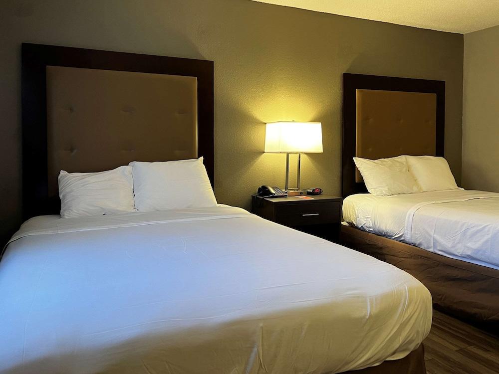 Econo Lodge Spring Lake near Fort Bragg photo 22