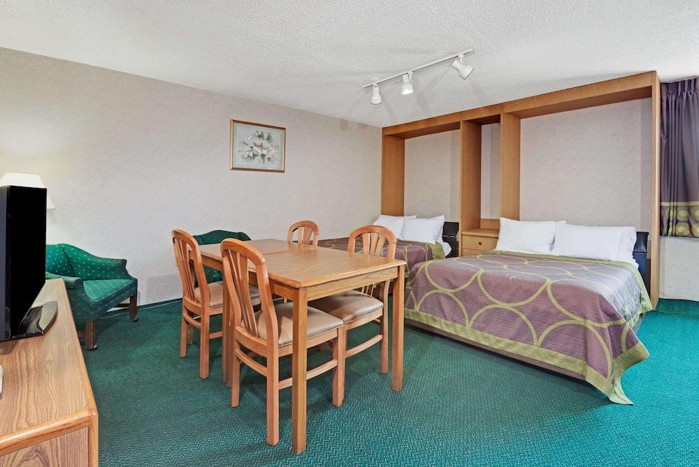 Super 8 by Wyndham Kenmore/Buffalo/Niagara Falls Area photo 15
