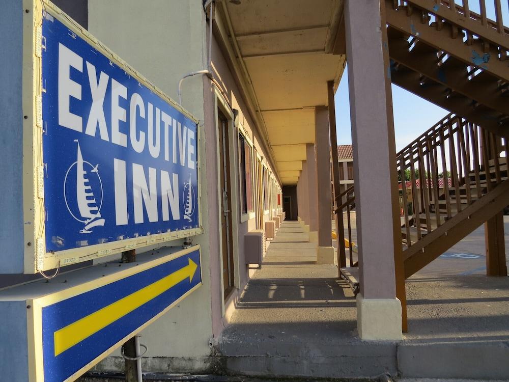 Executive Inn and Suites photo 46