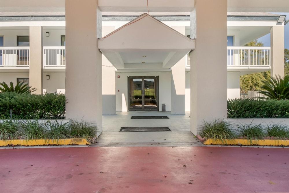 Econo Lodge photo 11
