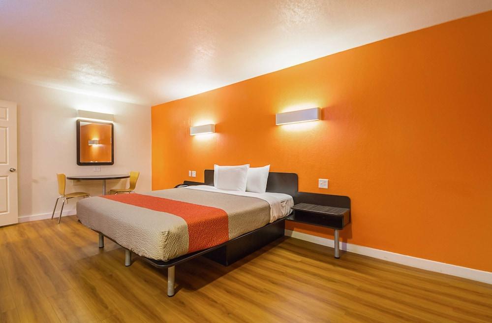 Motel 6 Garland, TX - Northeast Dallas photo 4