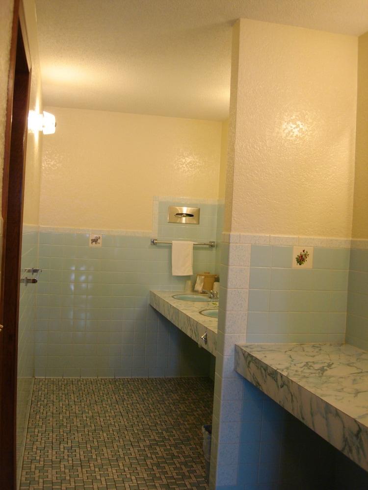 Nevada Inn photo 24