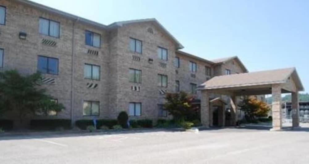 Brookshire Inn & Suites photo 28