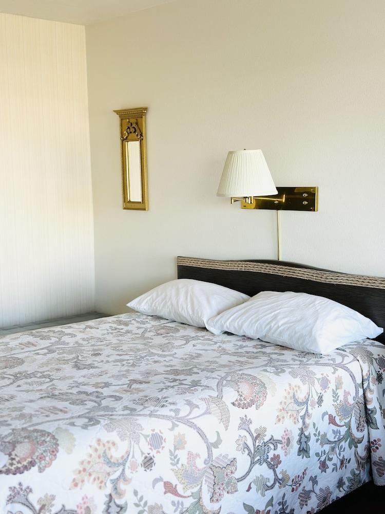 The Davenport Motel photo 38
