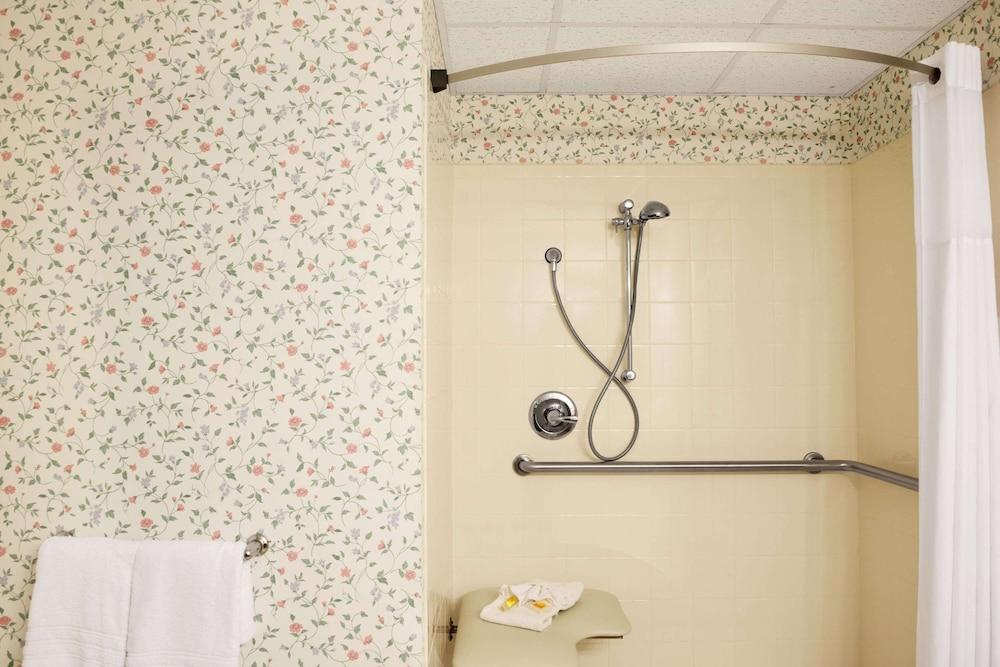 Days Inn by Wyndham Grayling photo 9