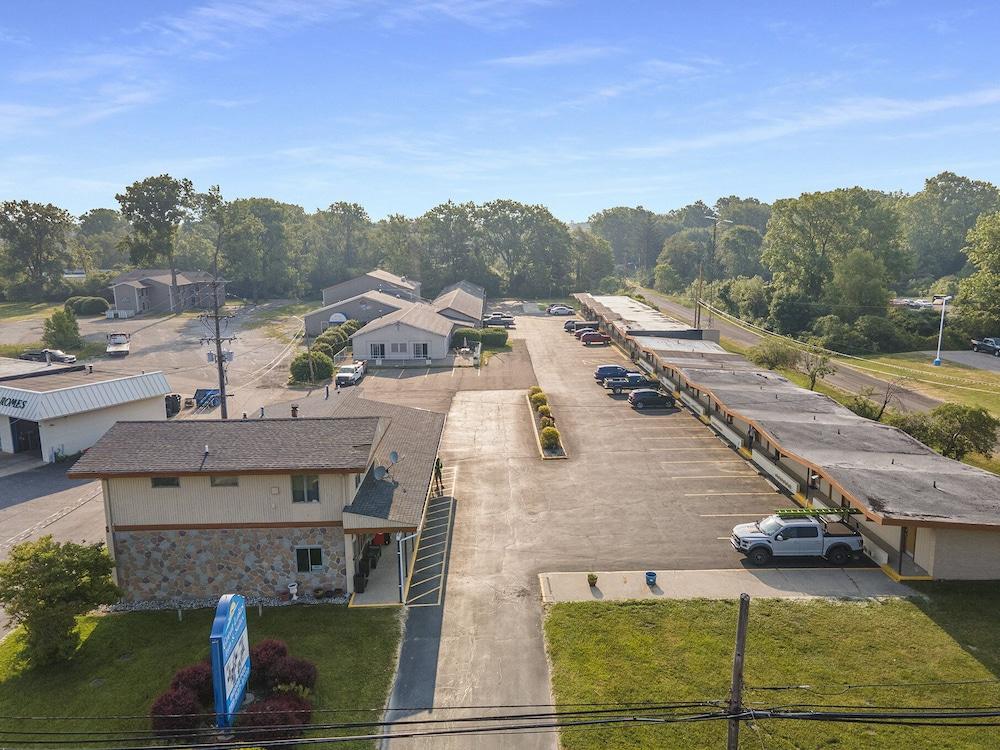 Great Lakes Inn and Suites photo 22