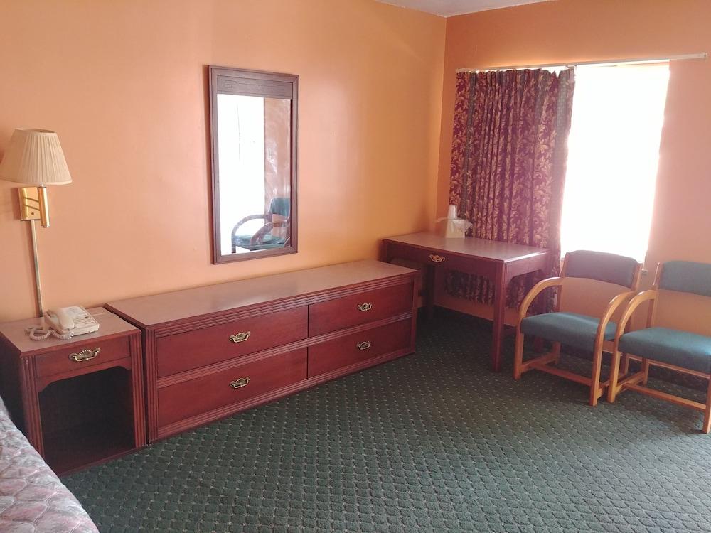 Budget Inn photo 10