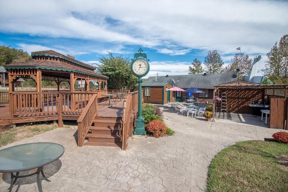 Bullwinkles Rustic Lodge photo 19