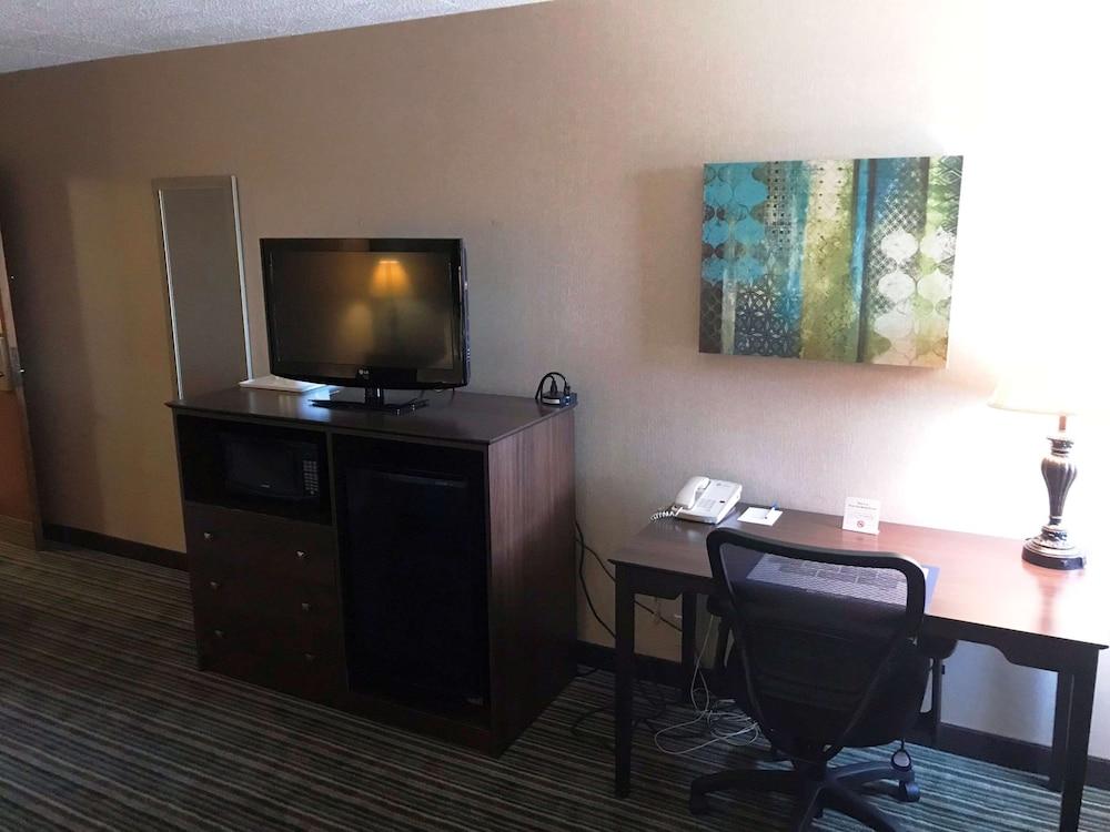 Best Western Woodhaven Inn photo 26