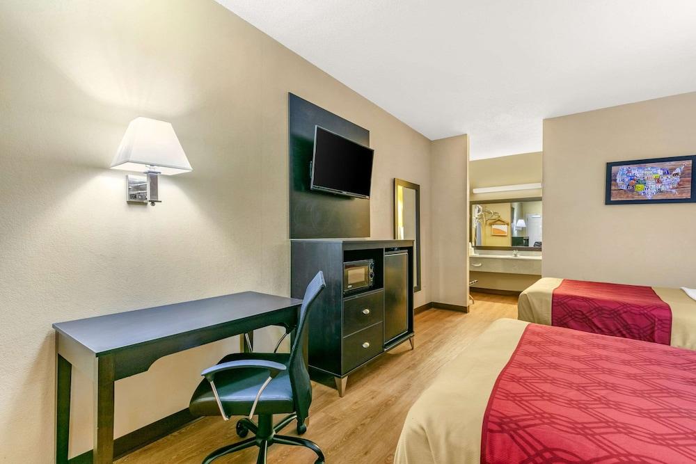 Econo Lodge Northport - Tuscaloosa photo 4